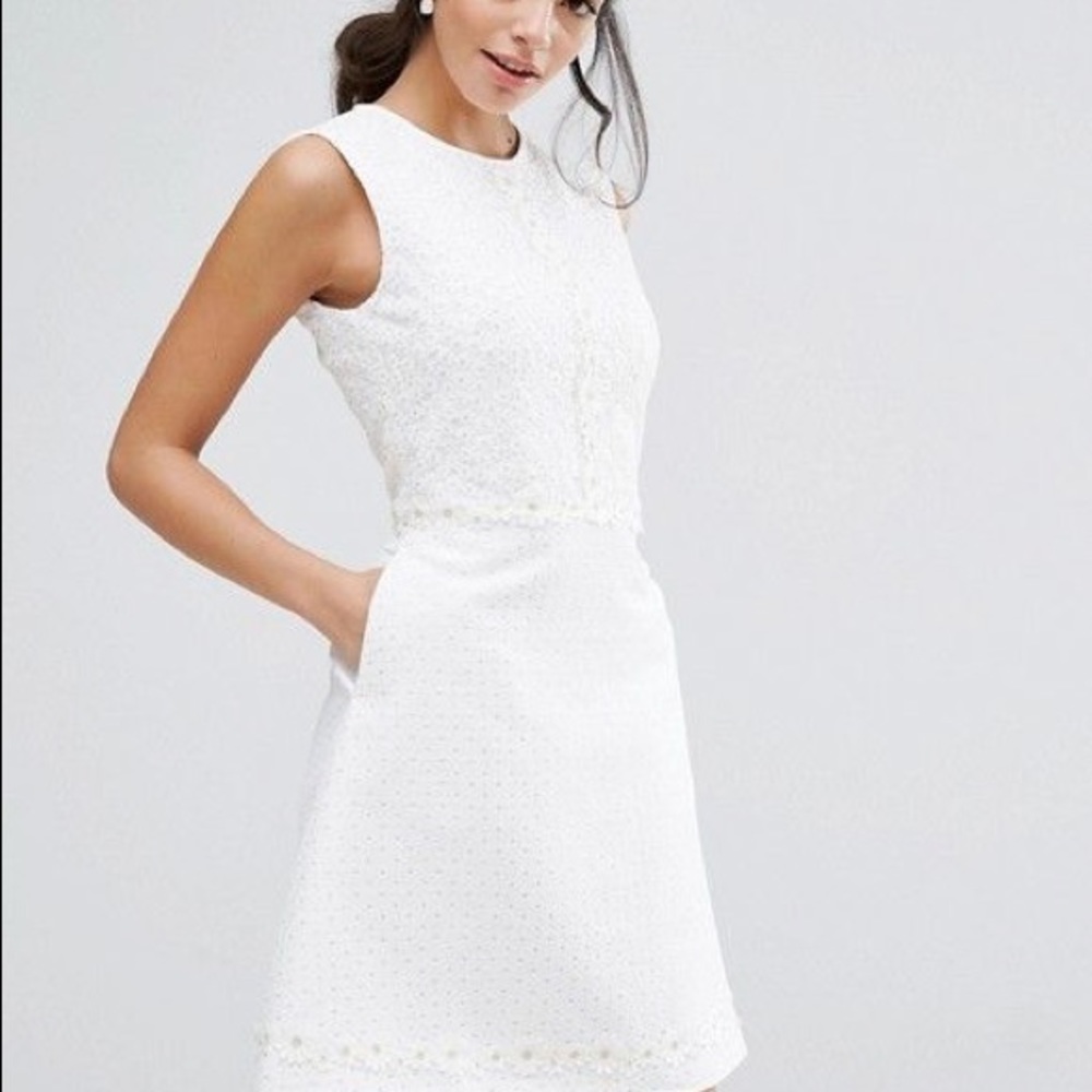 White daisy dress